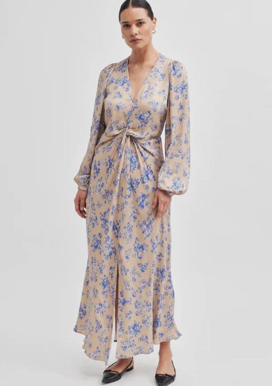 Second Female Riss , Ultramarine Dress