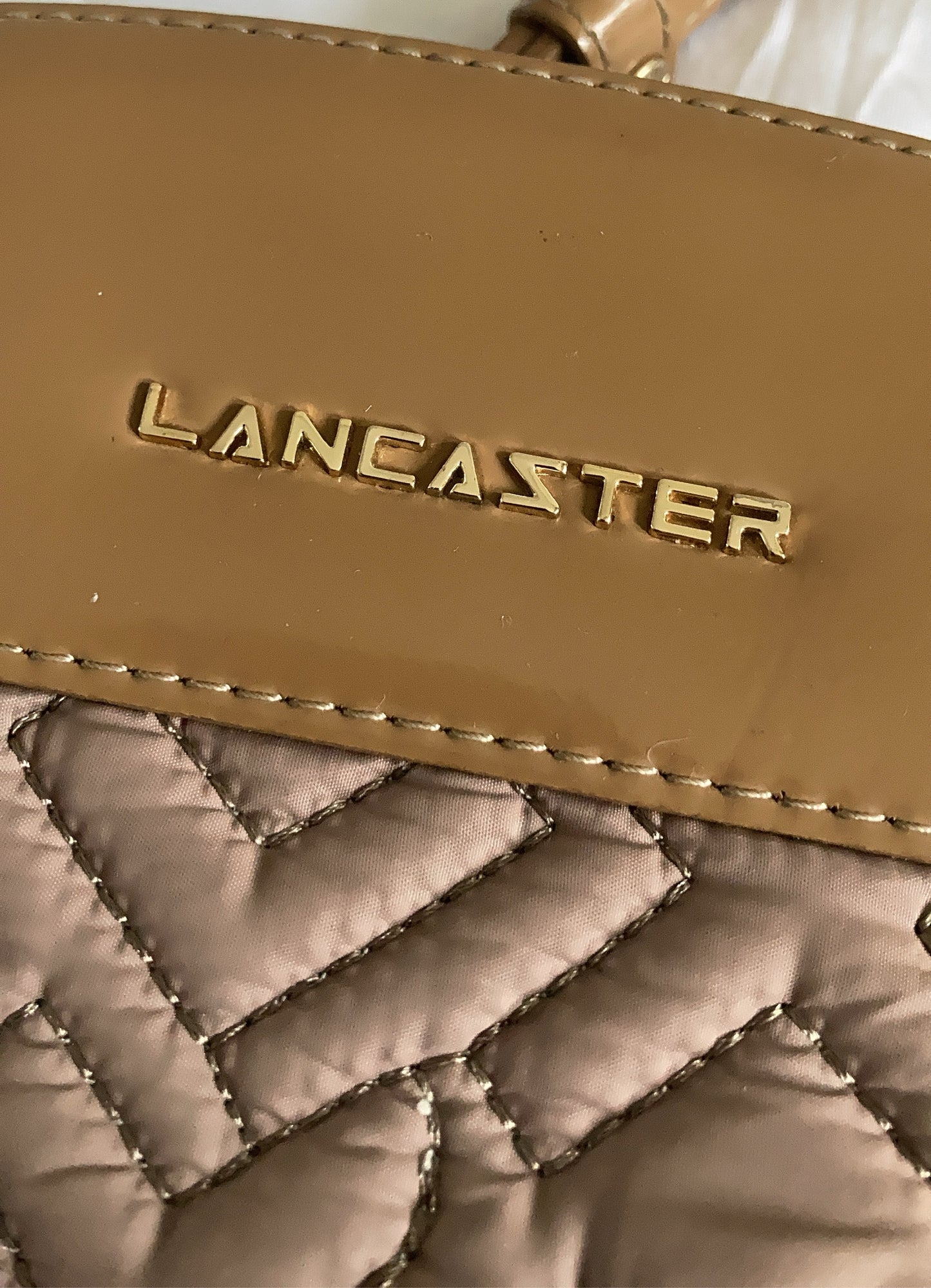 Lancaster-axelremsväska
