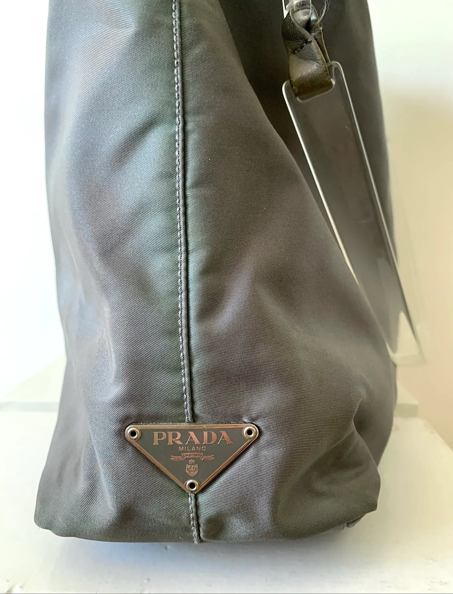 Prada Tessuto-axelremsväska