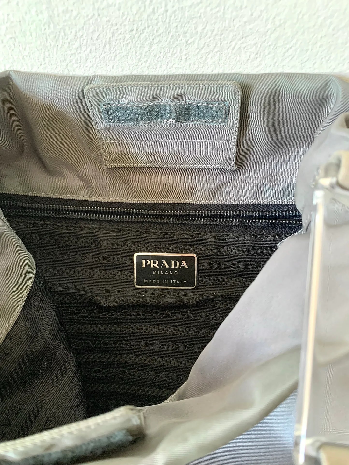 Prada Tessuto-axelremsväska