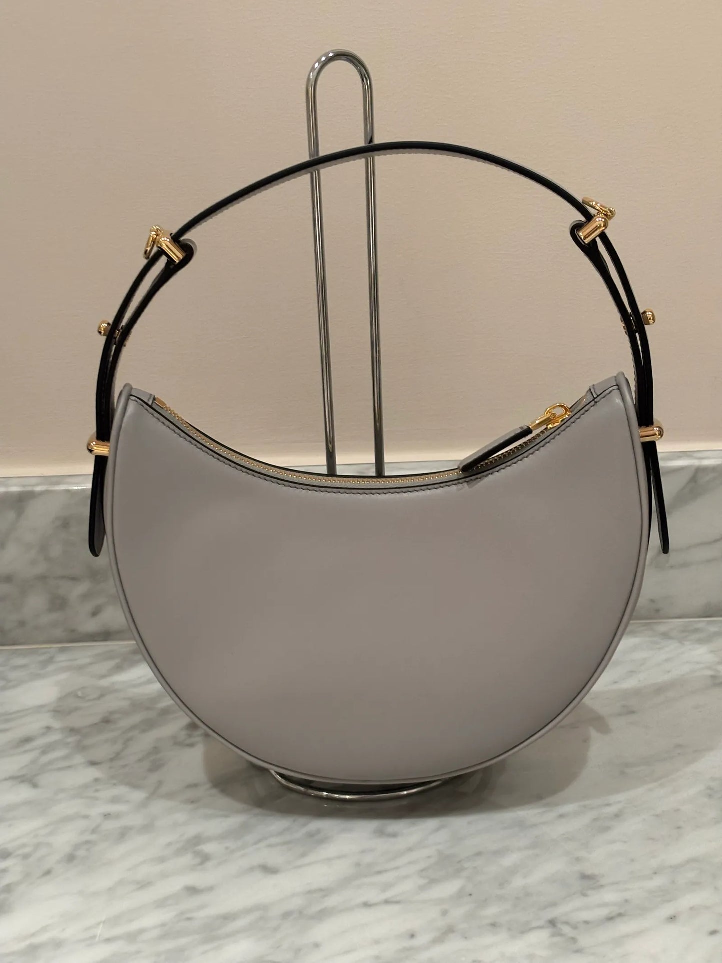 Prada Arqué Small Leather Shoulder-skinnhandväska NWOT