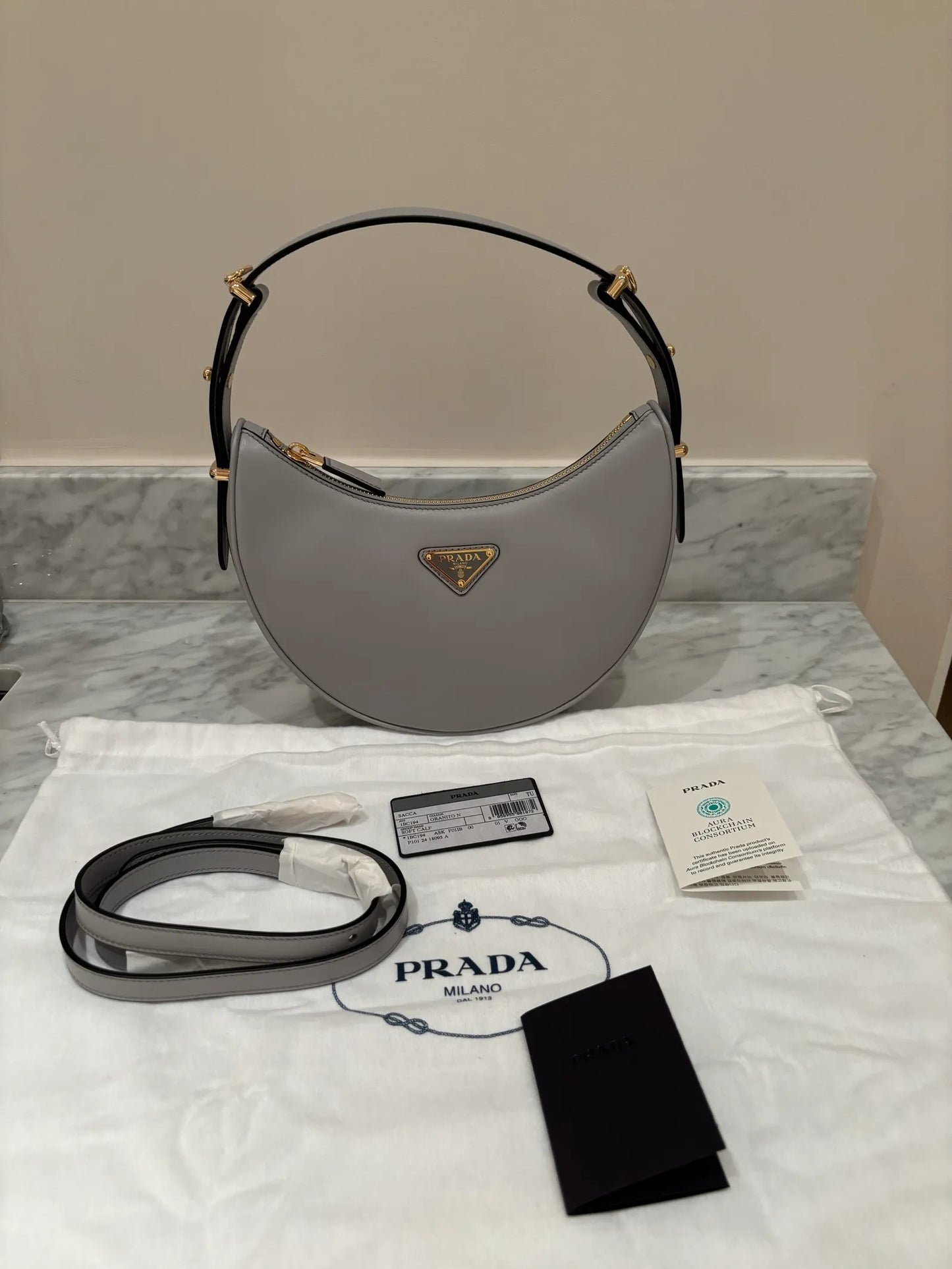 Prada Arqué Small Leather Shoulder-skinnhandväska NWOT