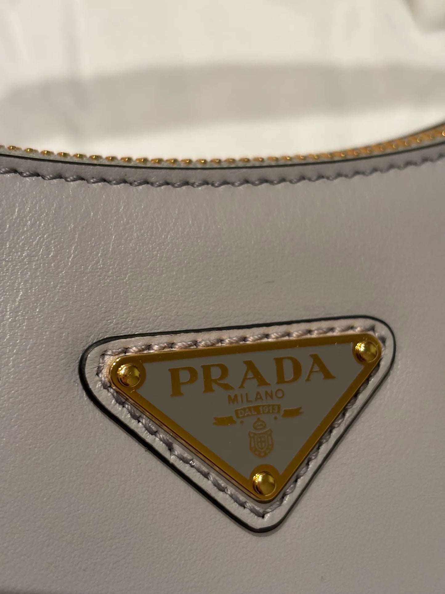 Prada Arqué Small Leather Shoulder-skinnhandväska NWOT