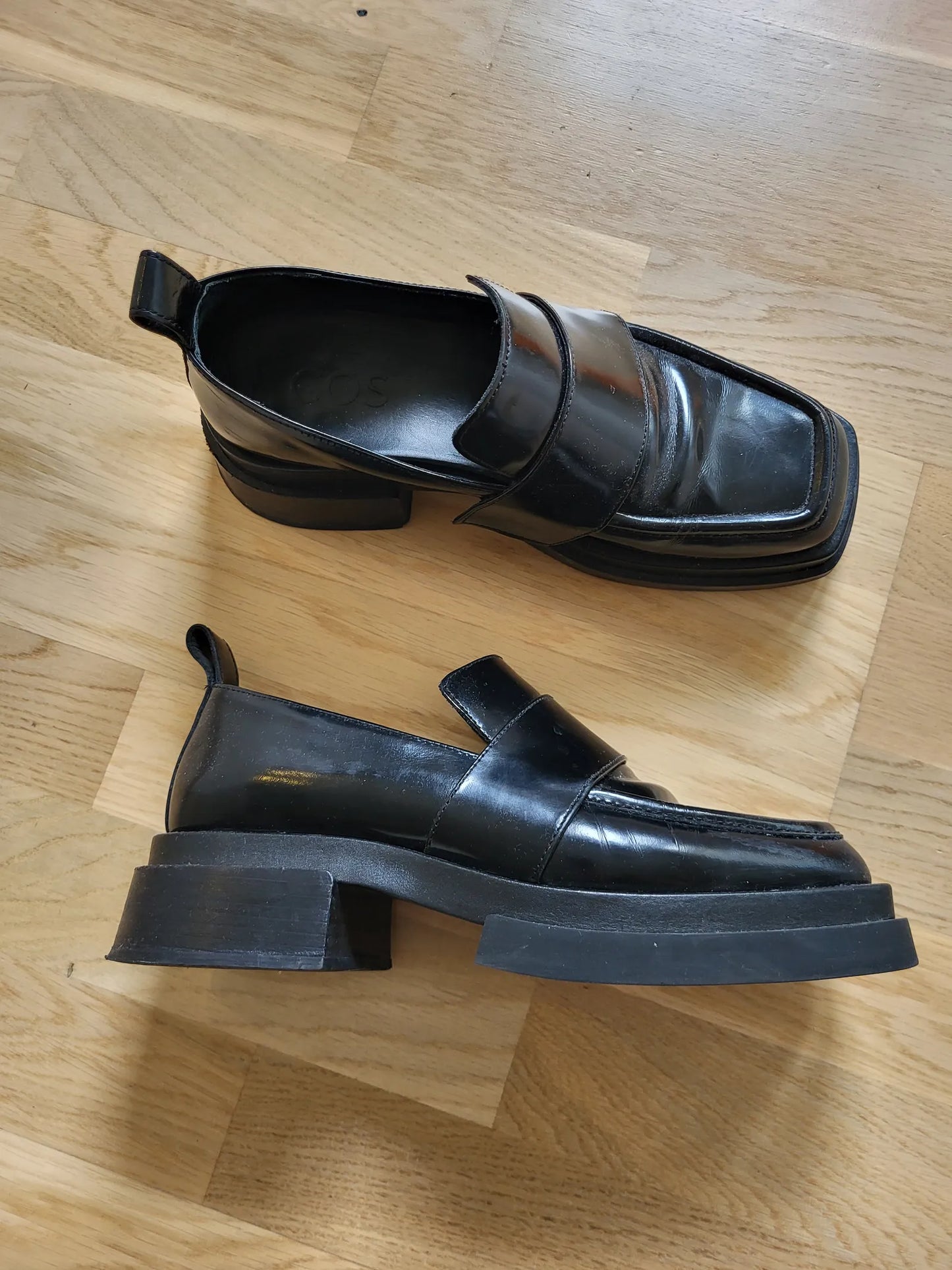 Cos-skinnloafers