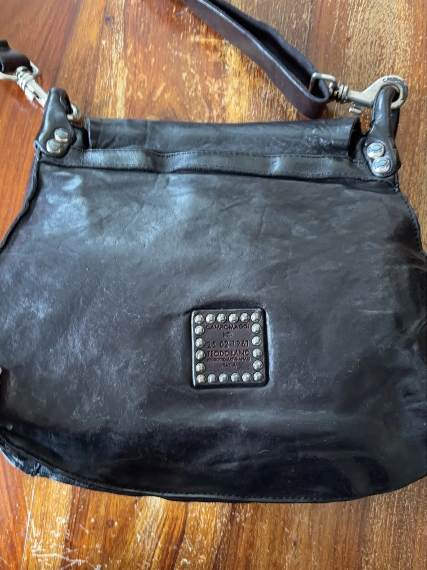 Campomaggi-skinnaxelremsväska NWOT