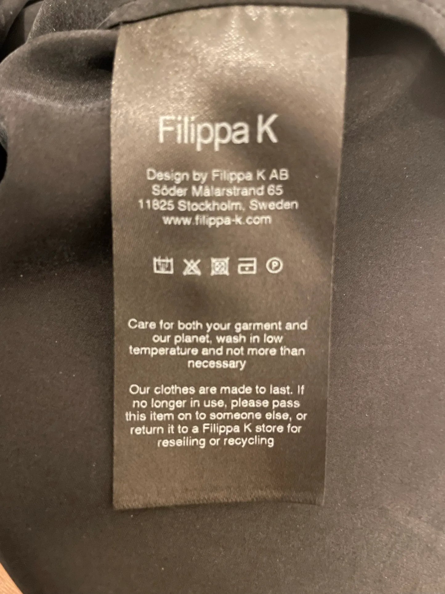 Filippa K-sidenklänning