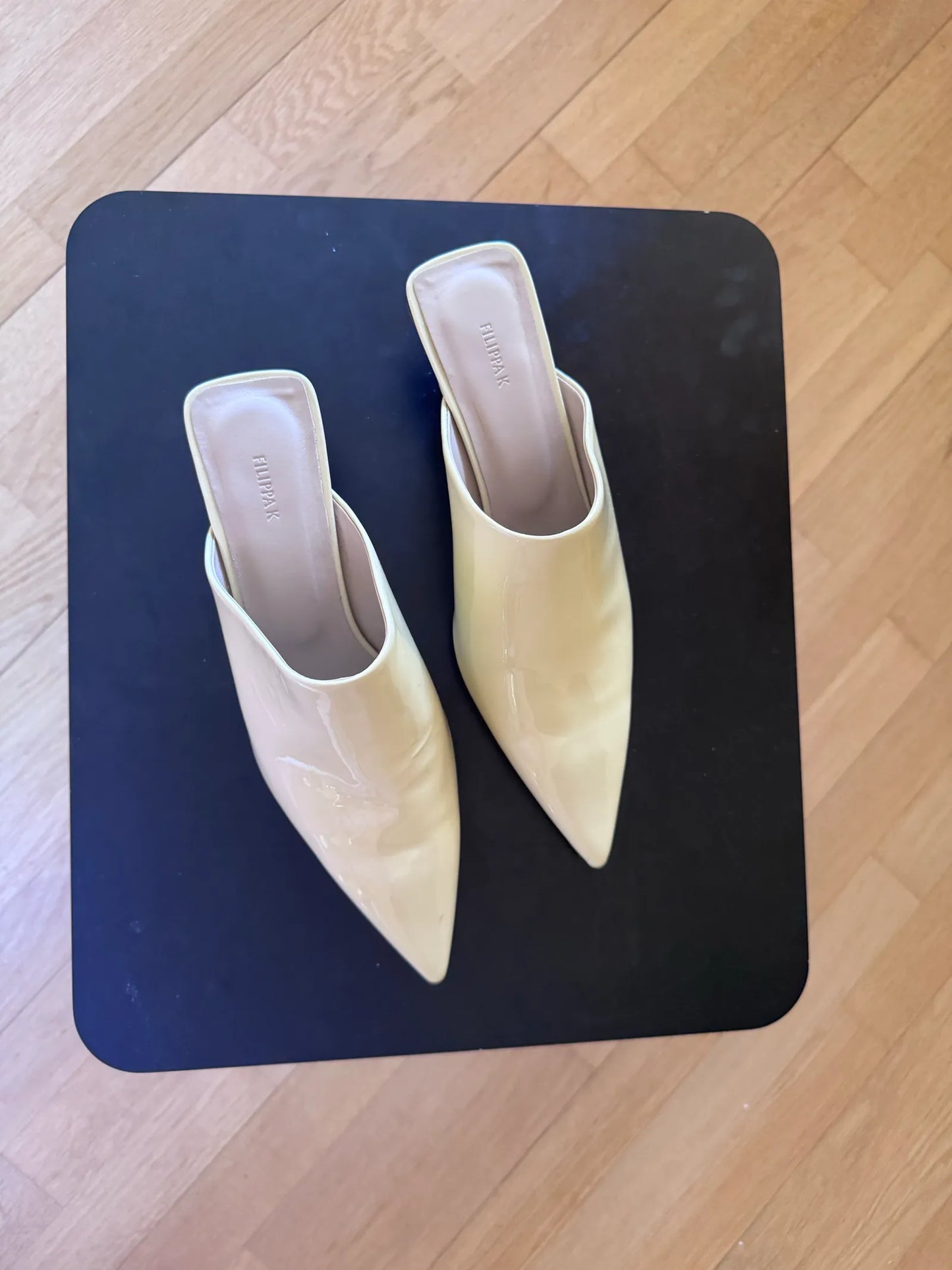 Filippa K Pointy Kitten-skinnklackar