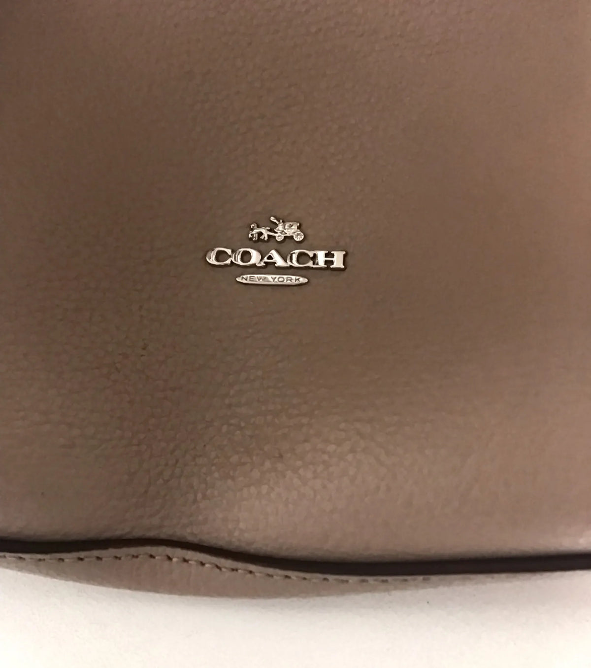 Coach New York-skinnaxelremsväska