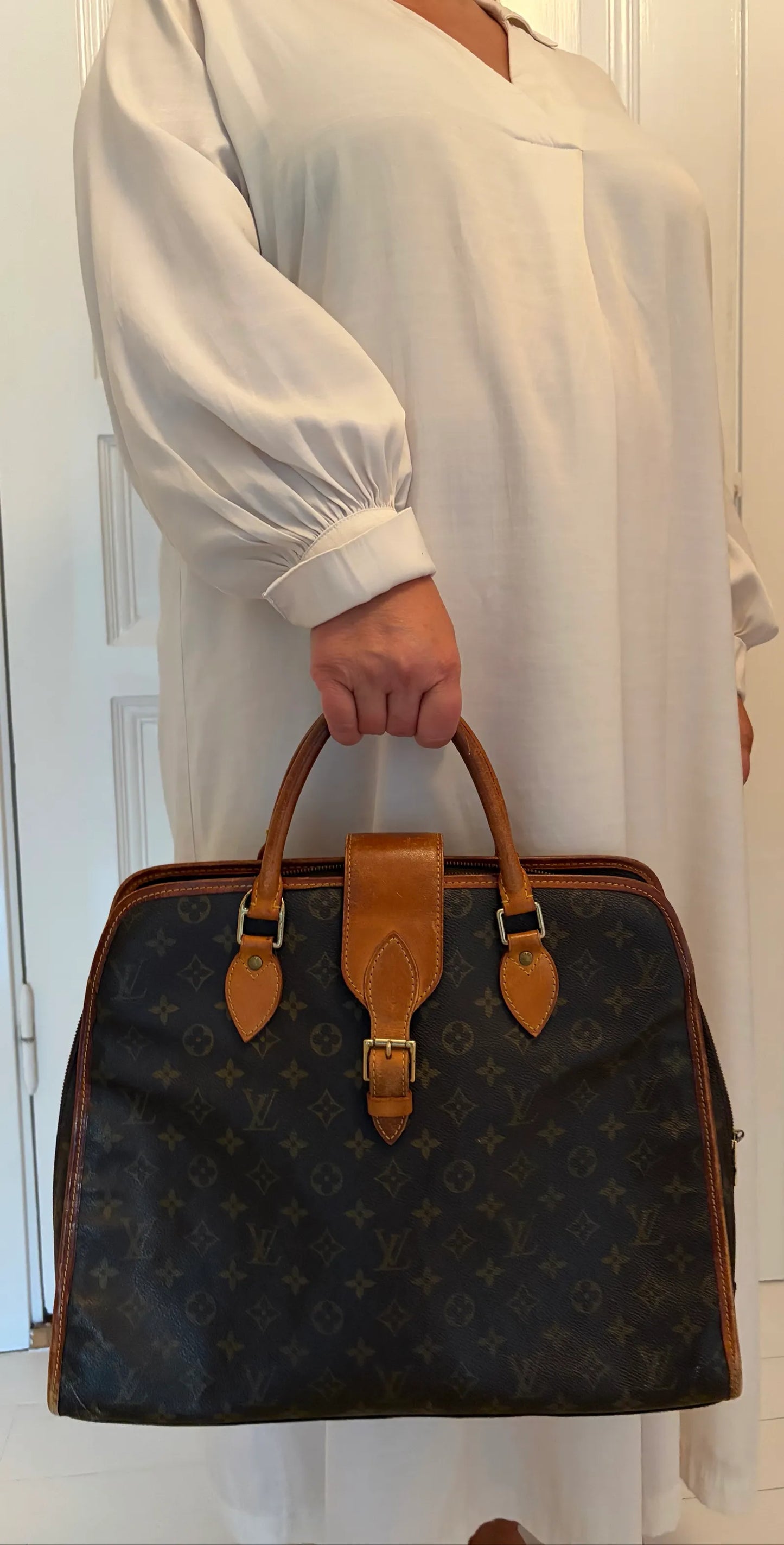 Louis Vuitton Rivoli-skinndatorväska