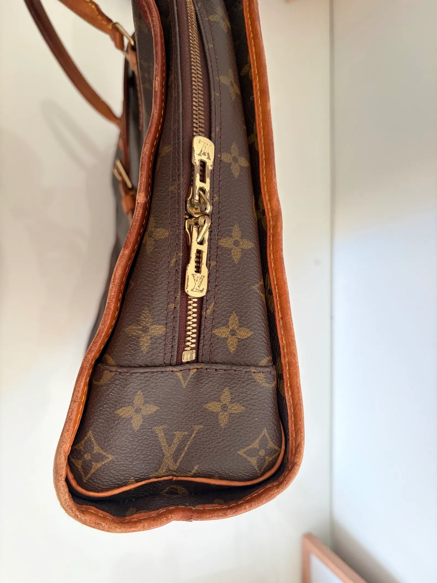 Louis Vuitton Rivoli-skinndatorväska