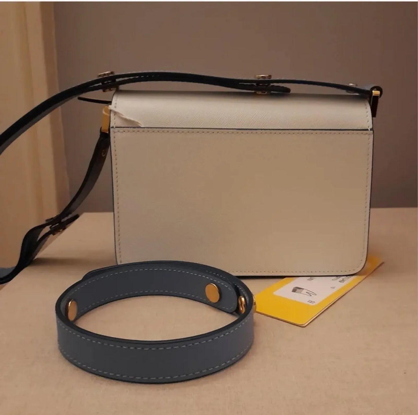 Marni Trunk-skinnaxelremsväska NWOT