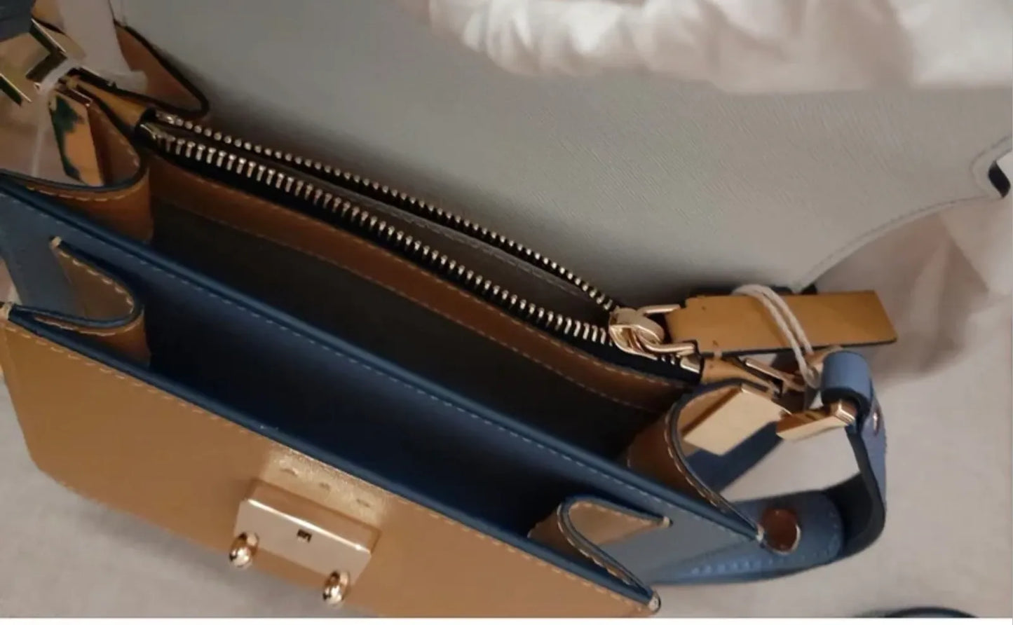 Marni Trunk-skinnaxelremsväska NWOT