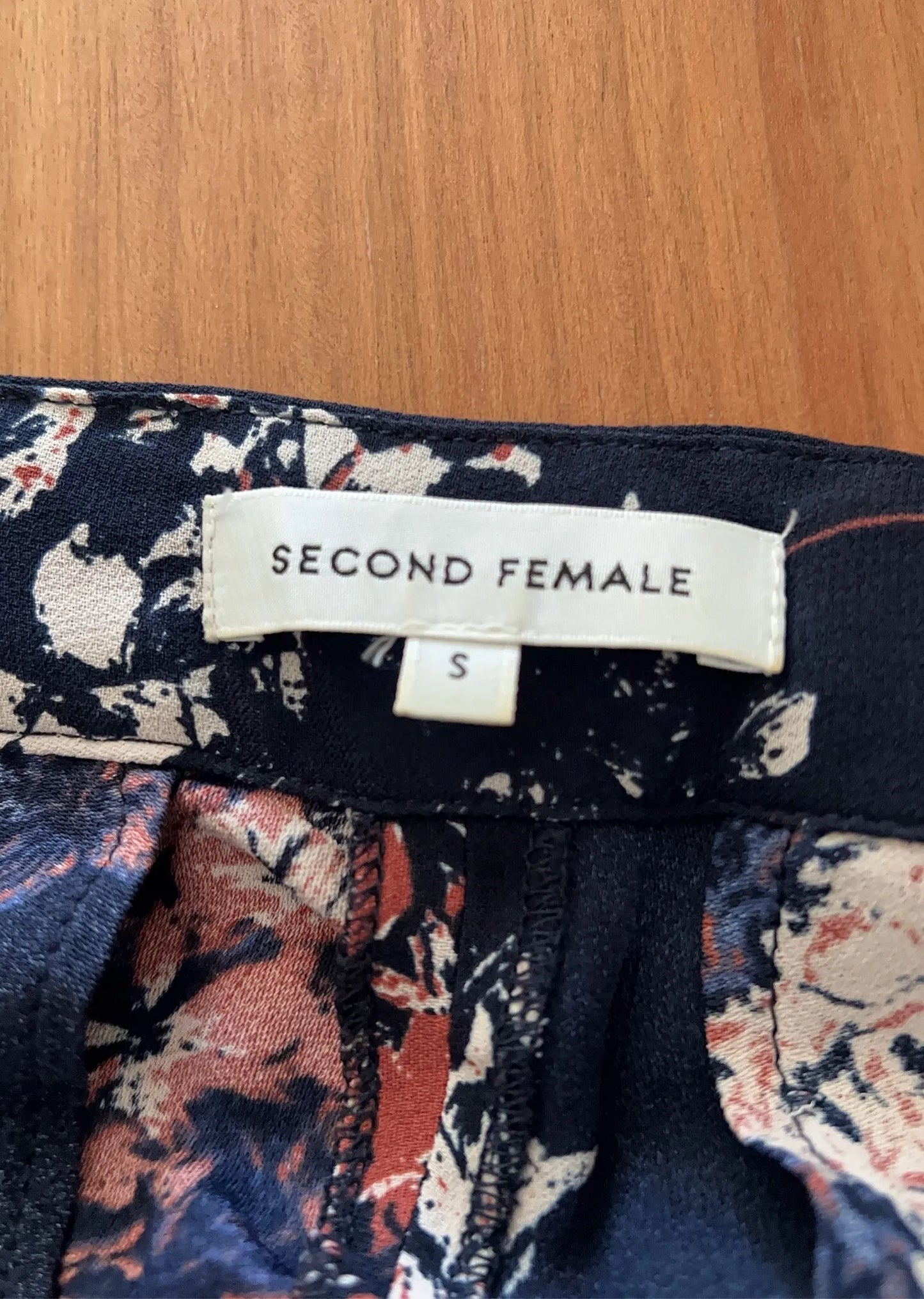 Second Female-byxor