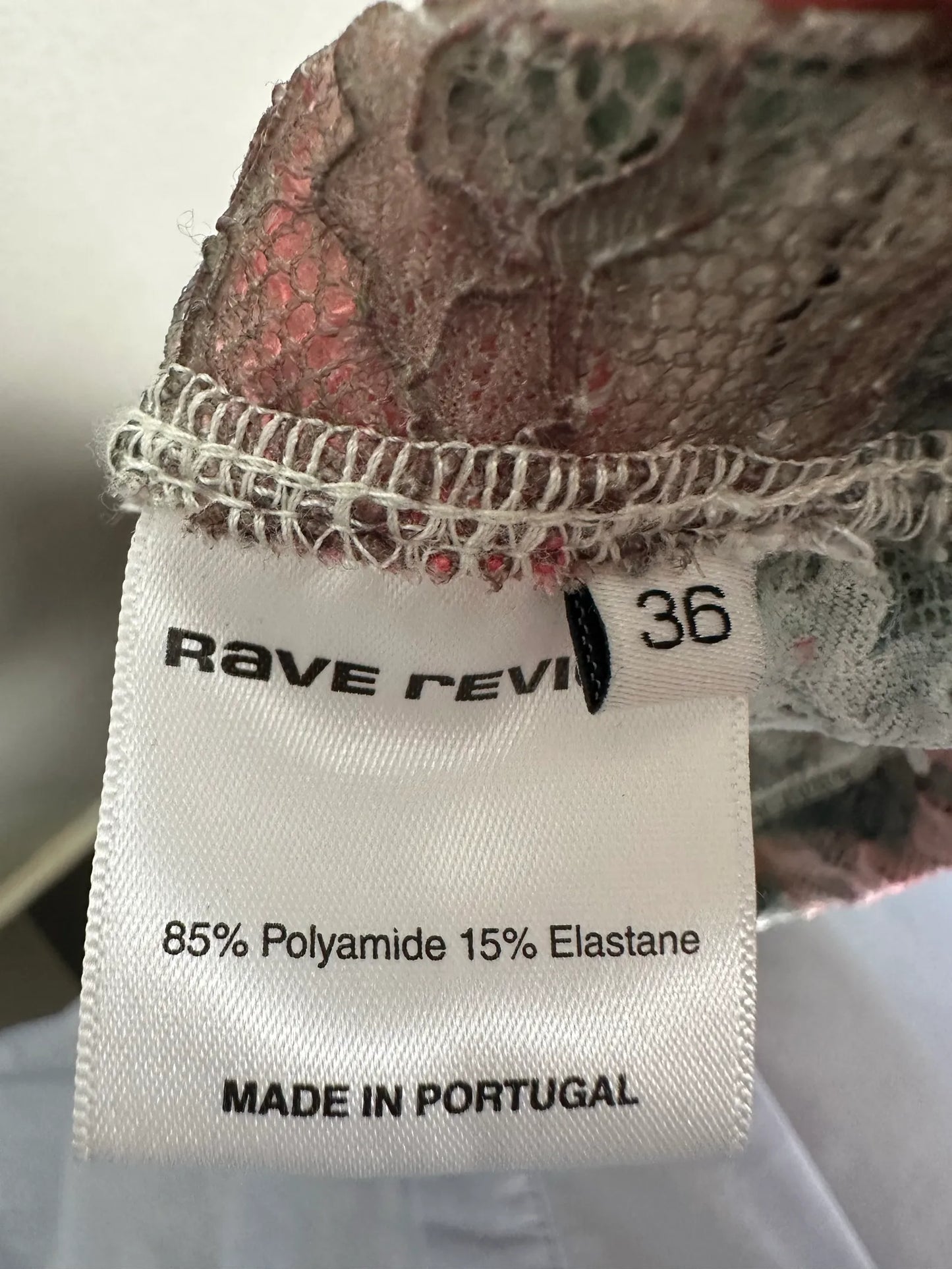 Rave Review-byxor NWT
