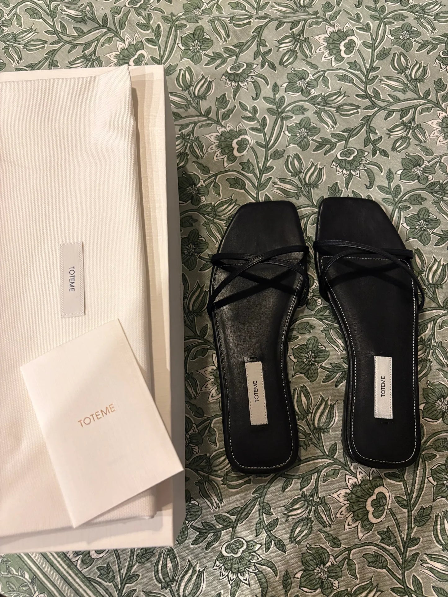 Toteme Leather Slides-skinnsandaler NWOT