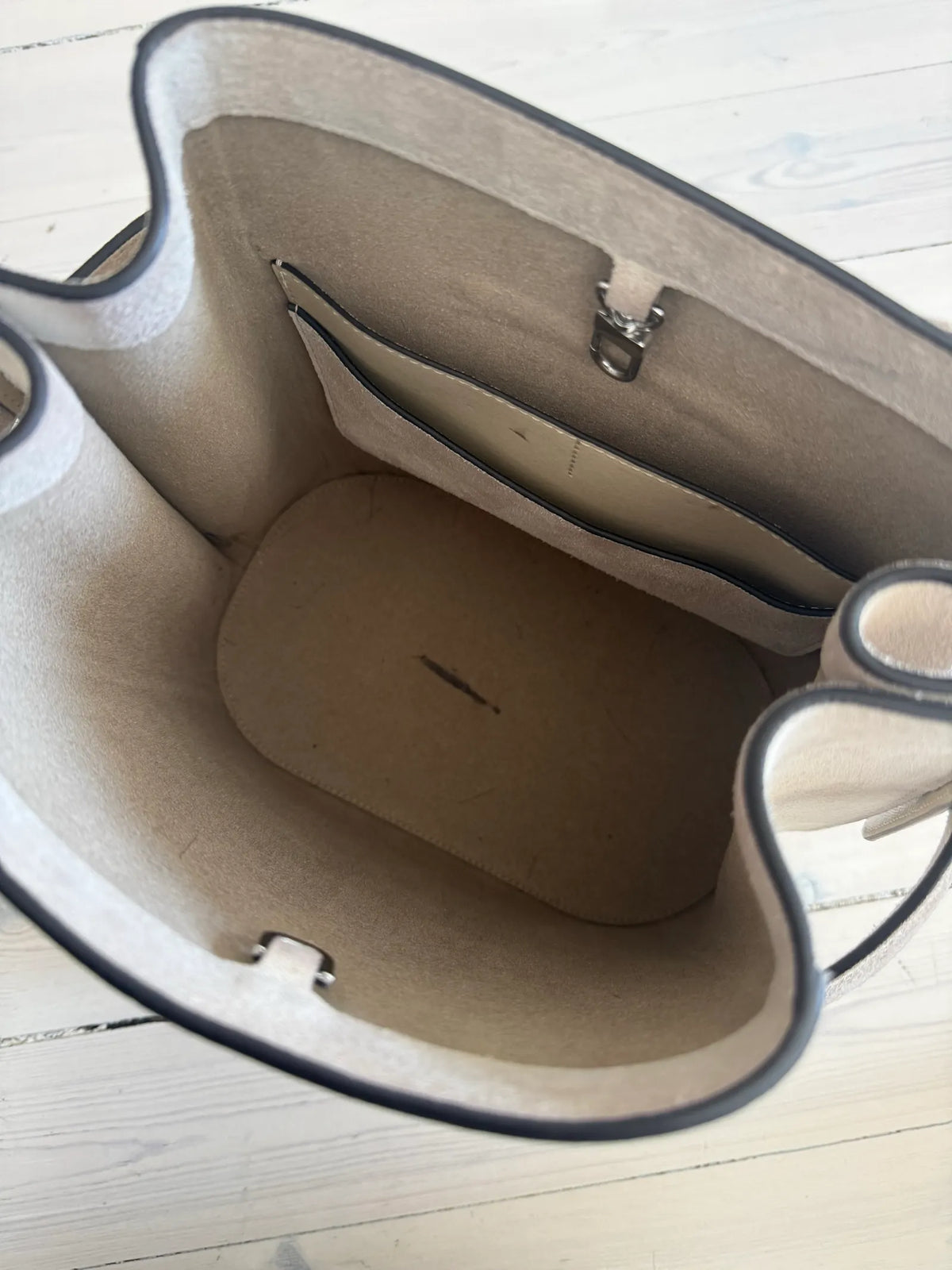 Toteme Suede Bucket-handväska