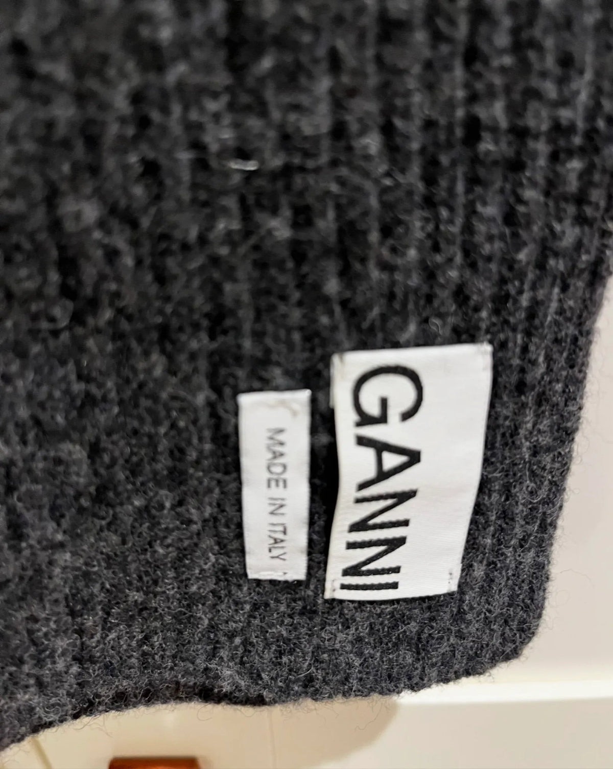 Ganni-ullhalsduk