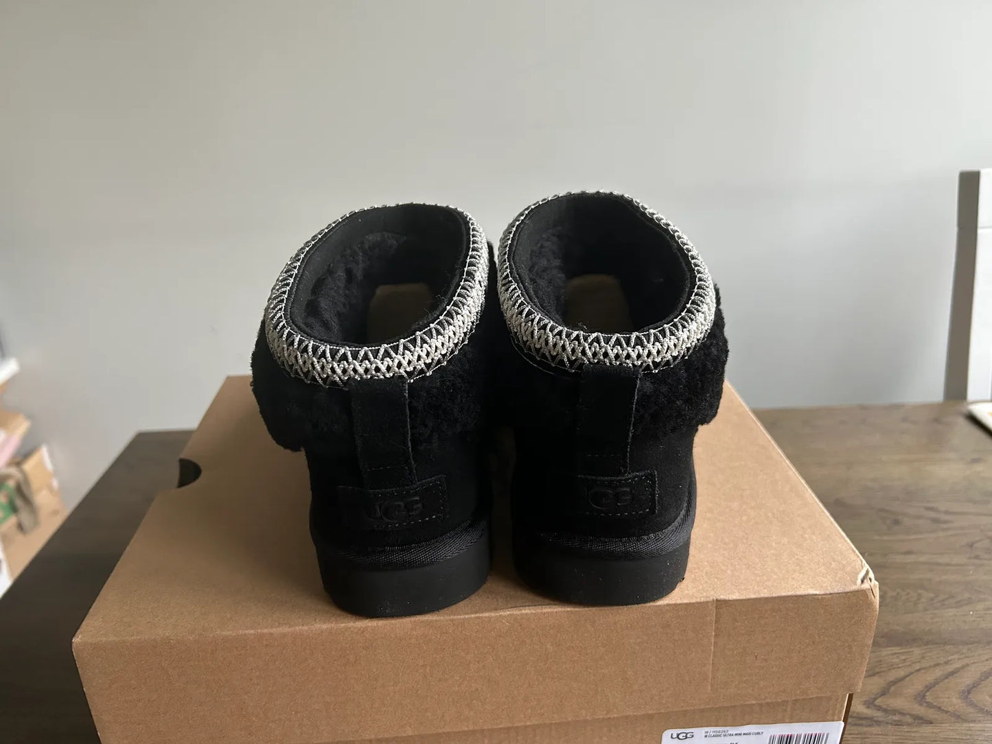 UGG Classic Ultra Mini Maxi Curly-skinnvinterskor NWT