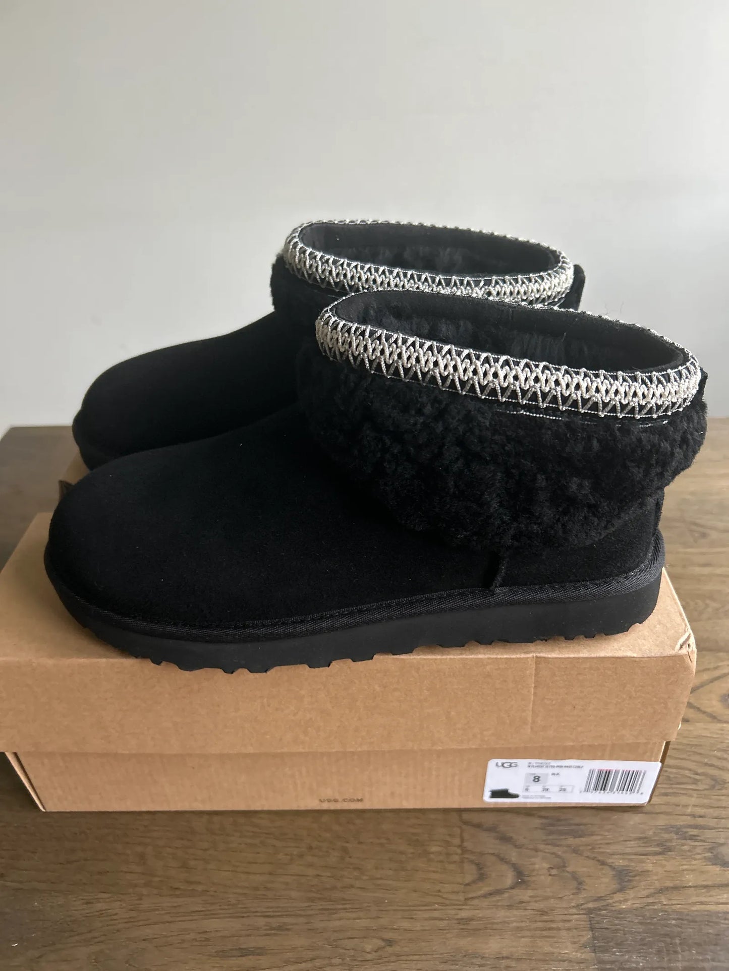 UGG Classic Ultra Mini Maxi Curly-skinnvinterskor NWT