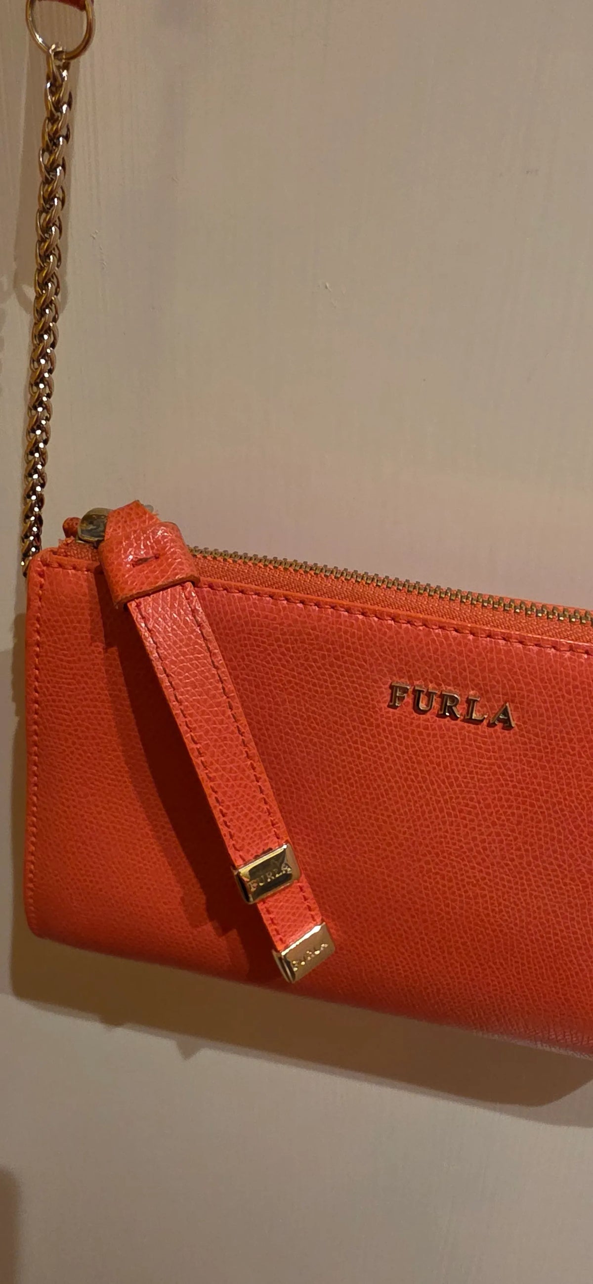 Furla-skinnaxelremsväska
