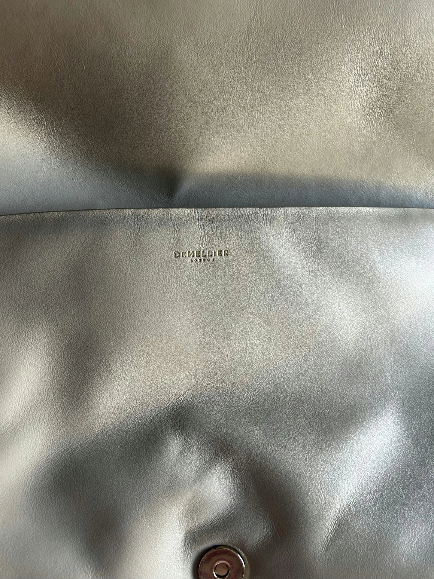 Demellier Verona-skinnaxelremsväska NWOT
