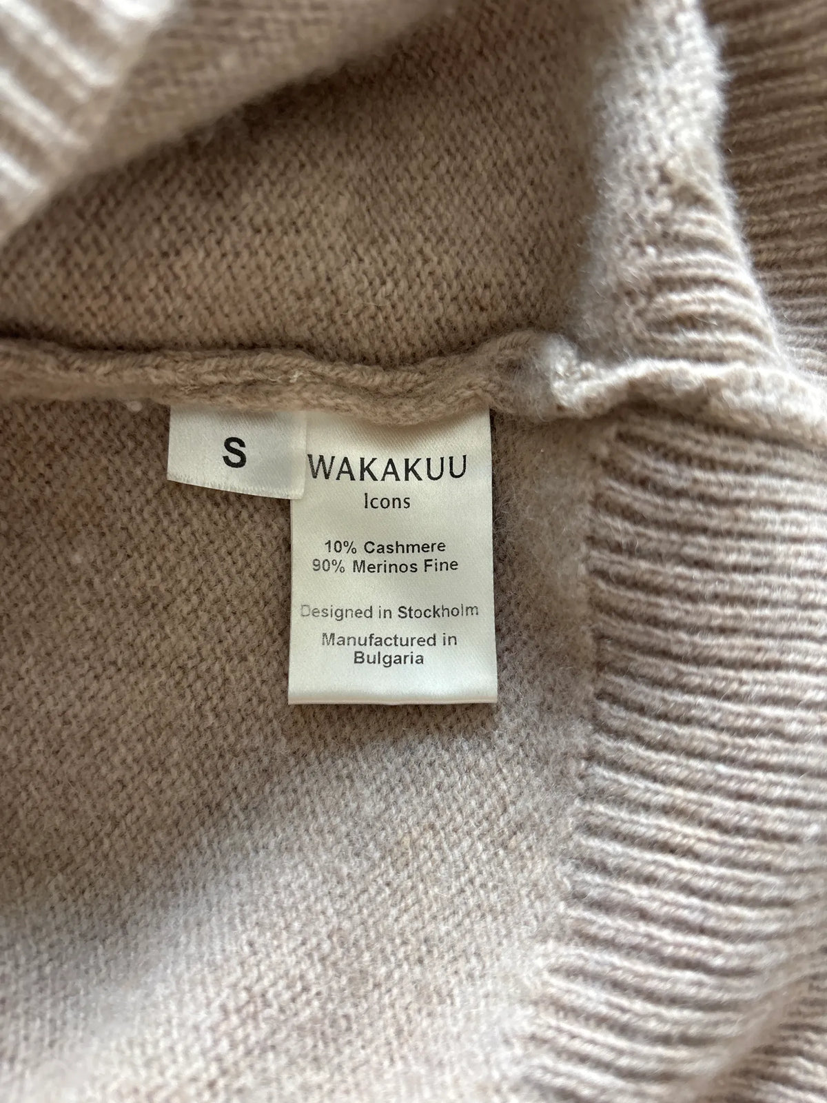 Wakakuu-ulltröja