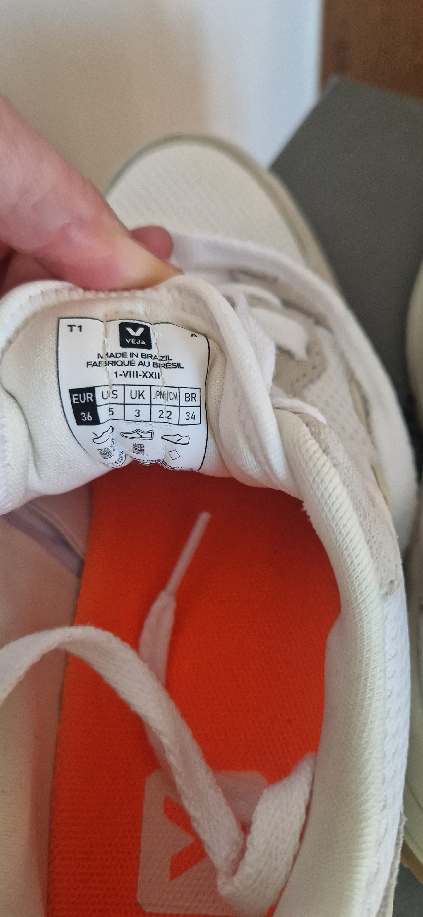 Veja-sneakers NWOT