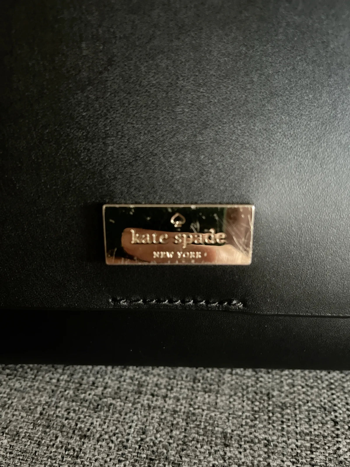 Kate Spade-skinnaxelremsväska