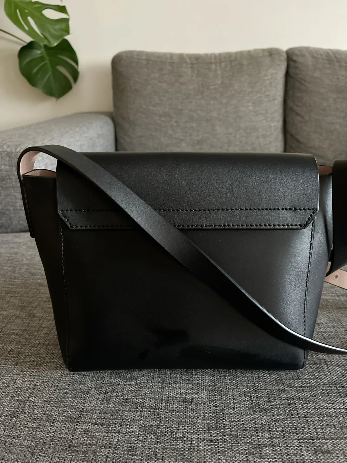 Kate Spade-skinnaxelremsväska