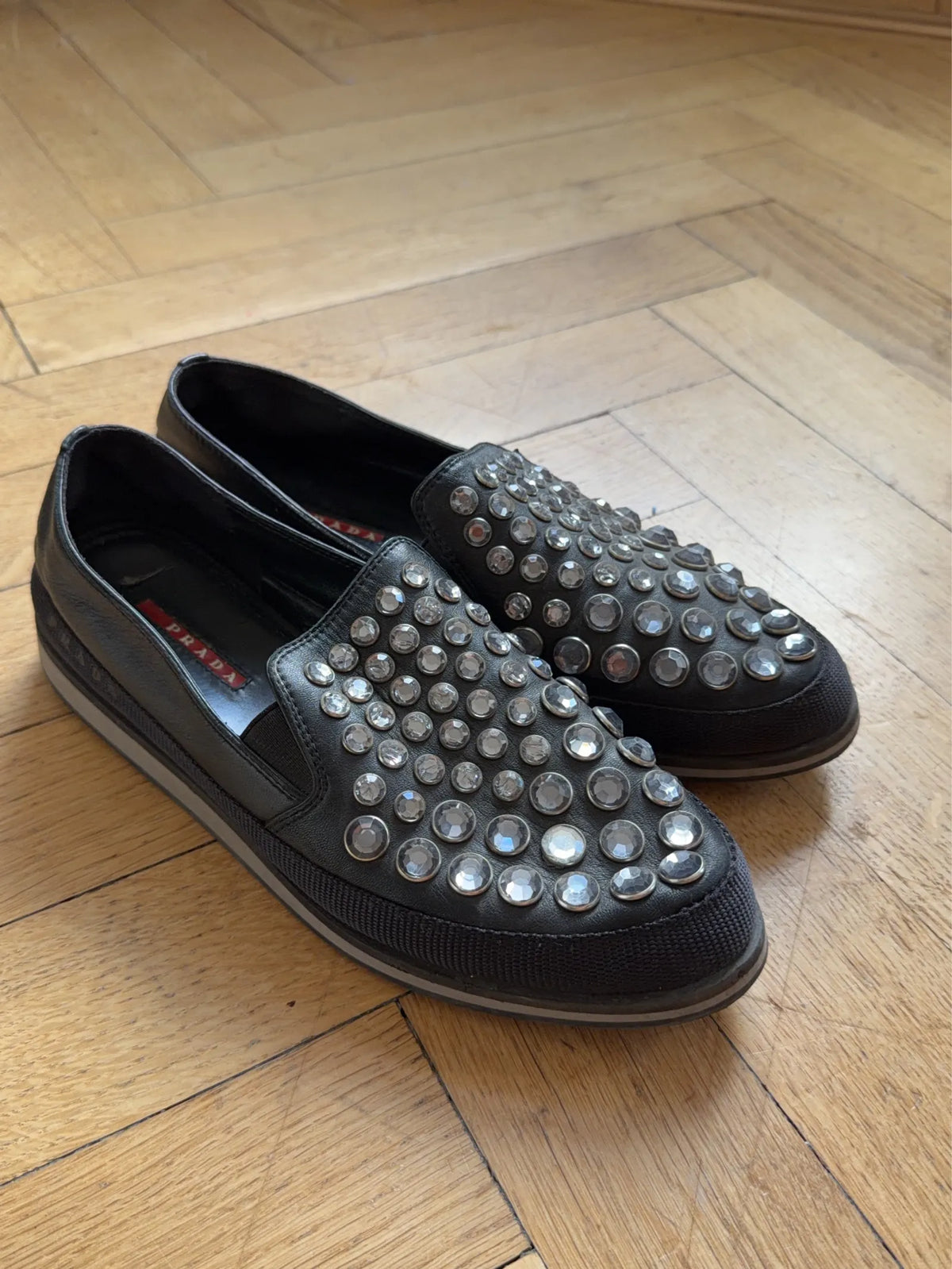 Prada-skinnloafers