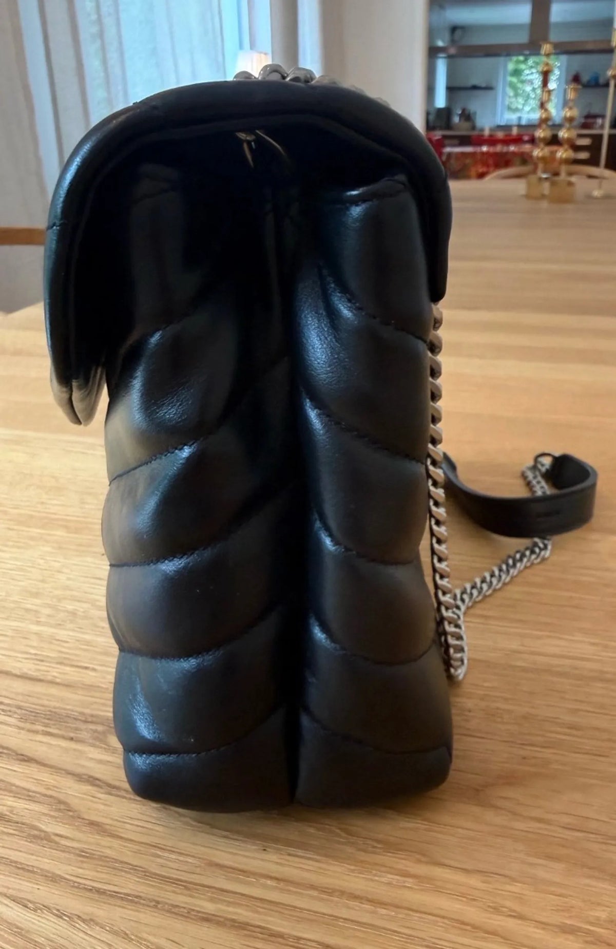 Saint Laurent Loulou-skinnhandväska NWOT