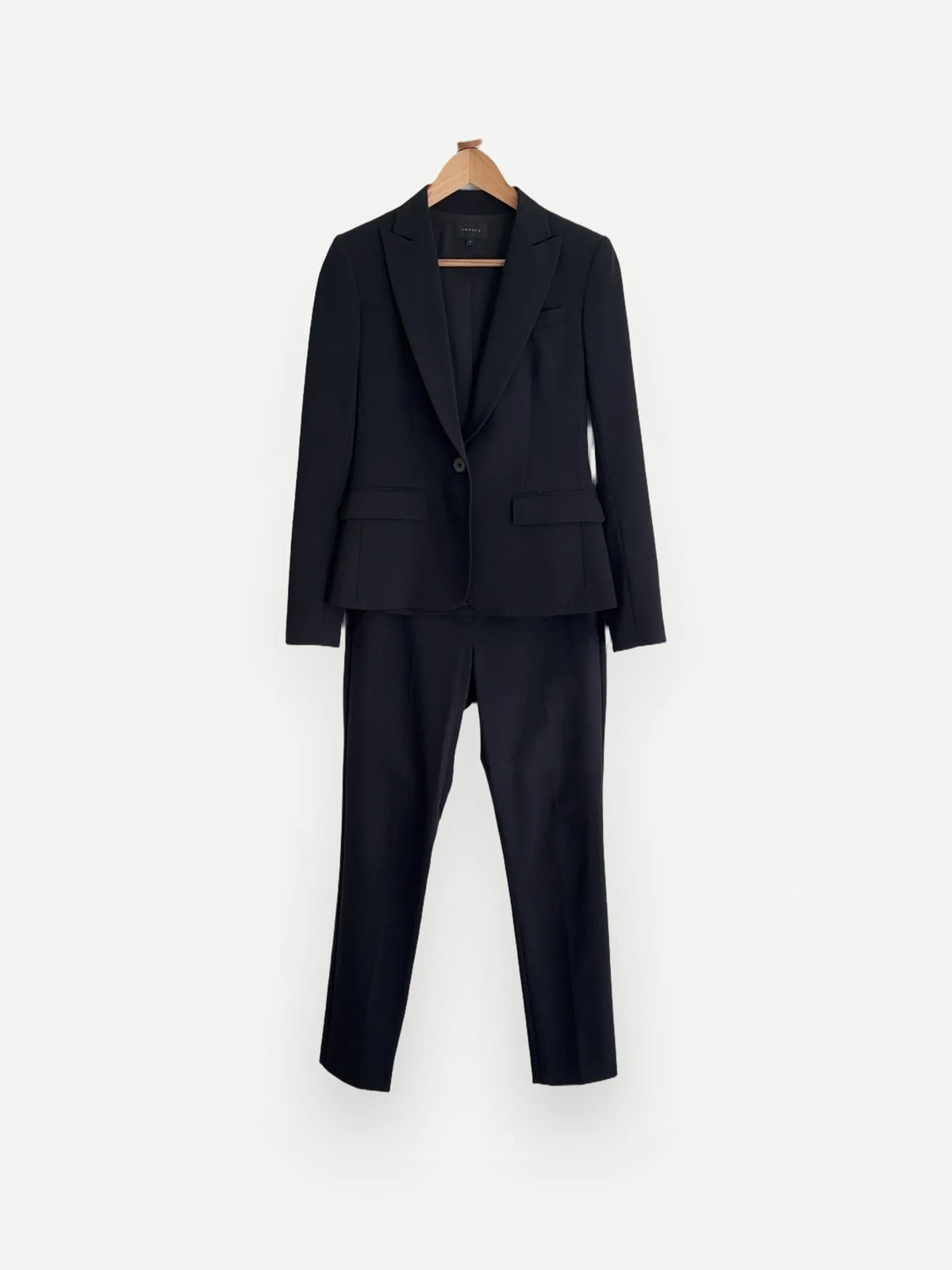 Theory Suit