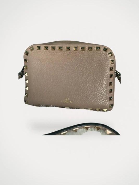 Valentino Small Rockstud Grainy Leather-skinnaxelremsväska