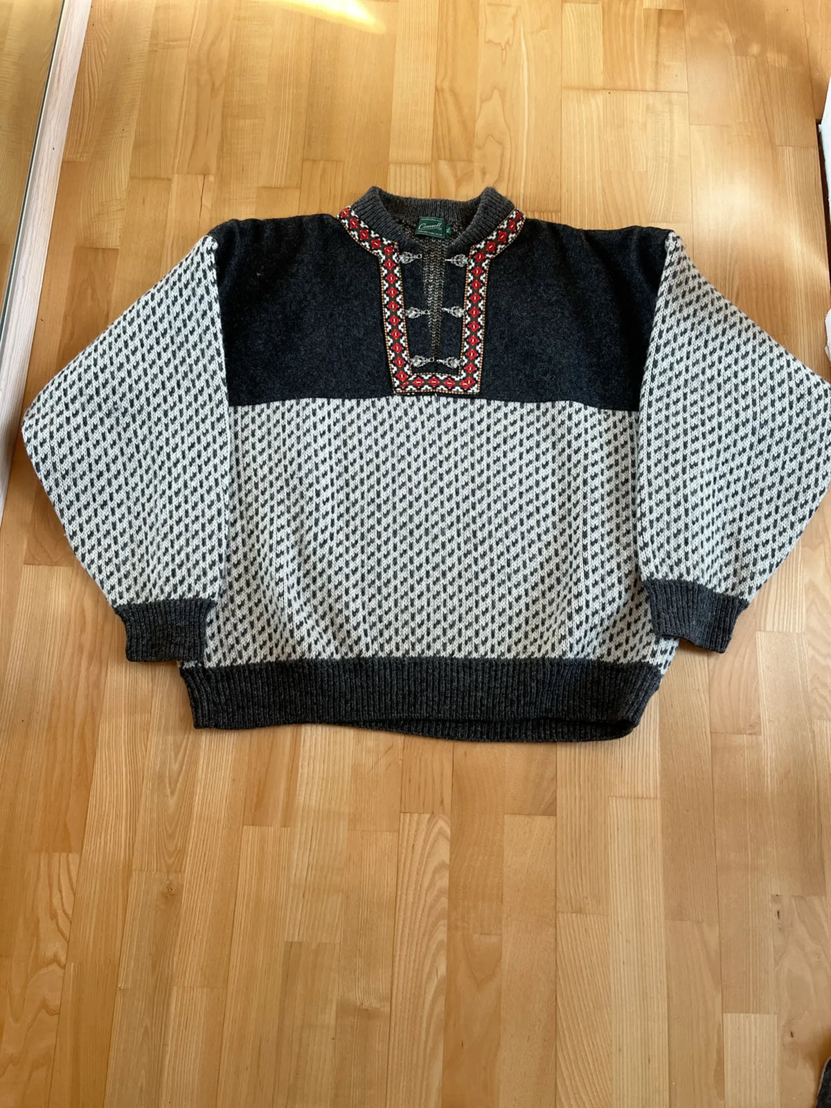 Conwell-ulltröja