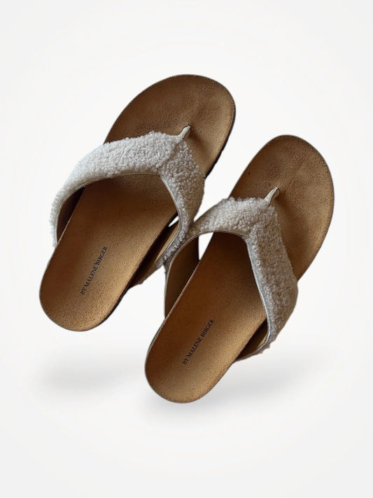 By Malene Birger-skinnflip-flops NWOT
