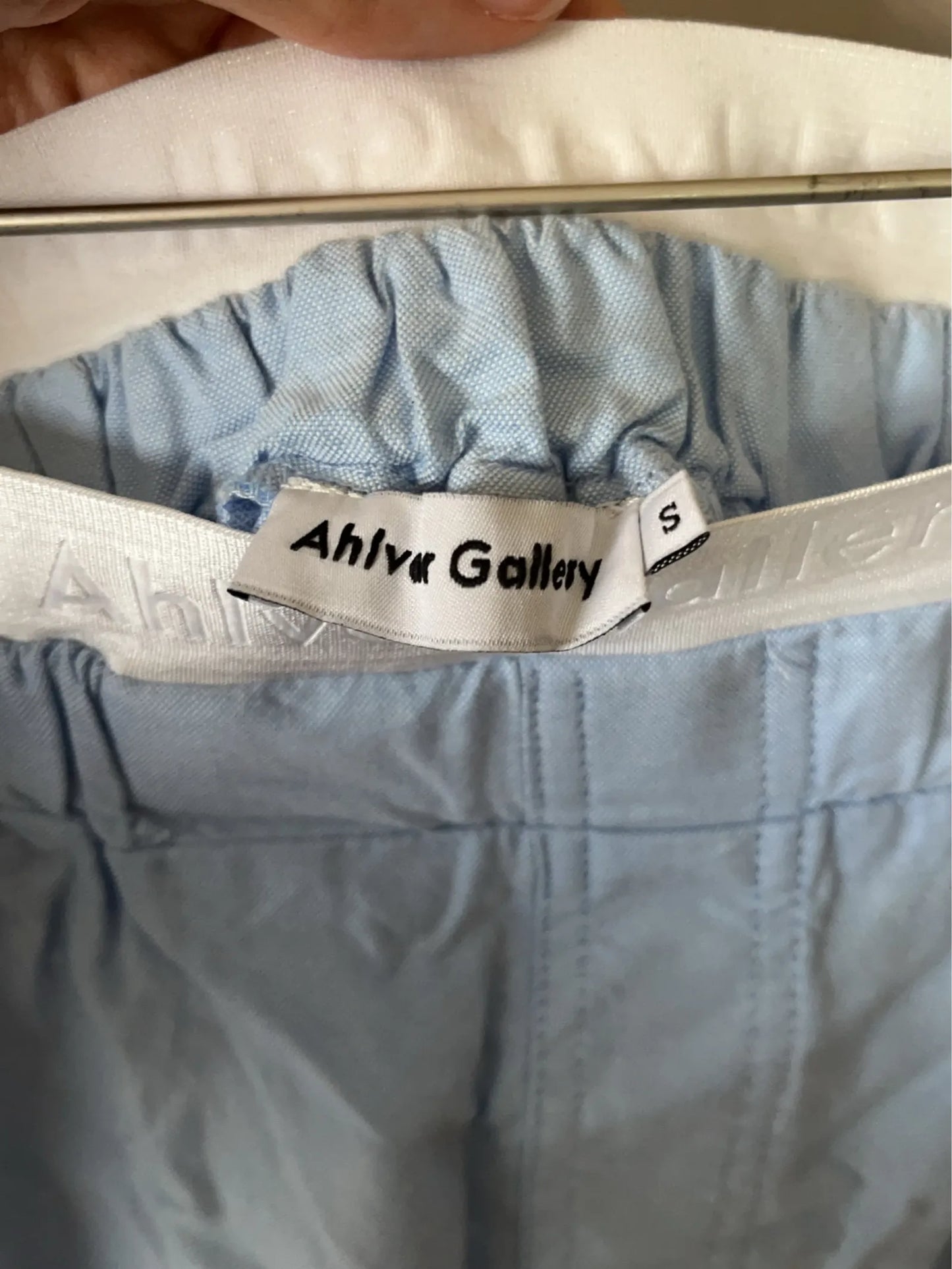 Ahlvar Gallery-shorts NWOT
