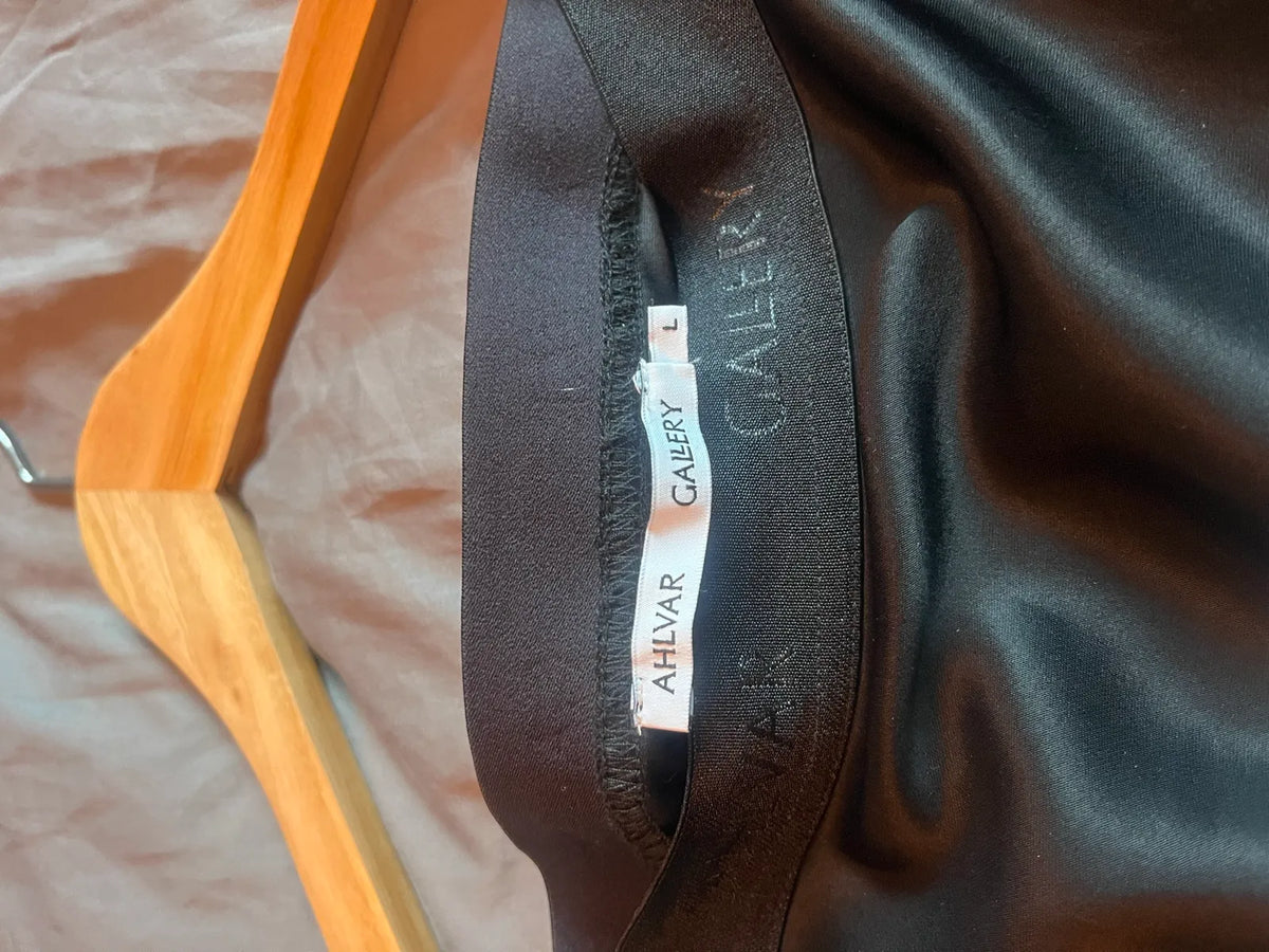 Ahlvar Gallery Hana Long Logo Satin-kjol