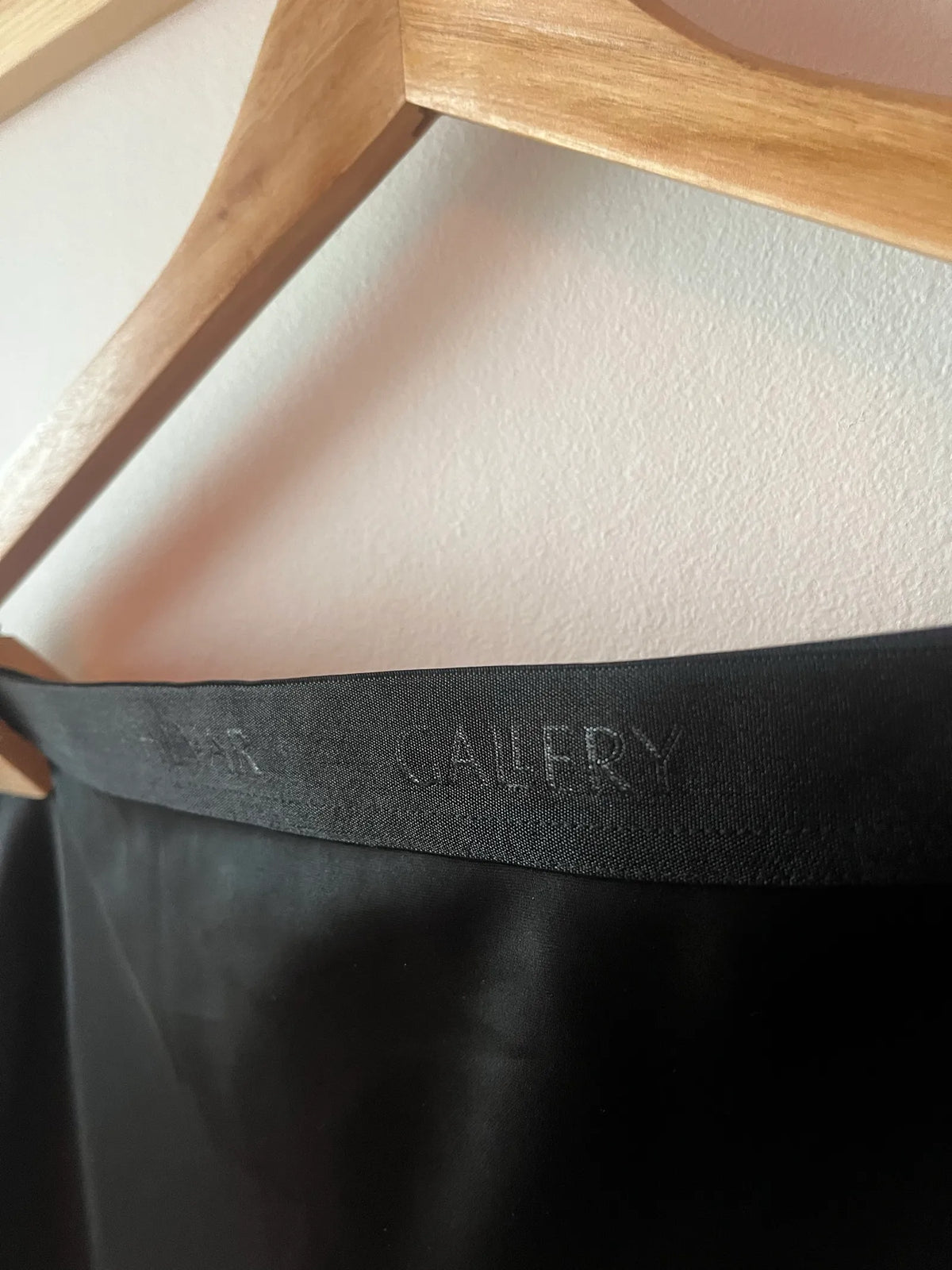 Ahlvar Gallery Hana Long Logo Satin-kjol