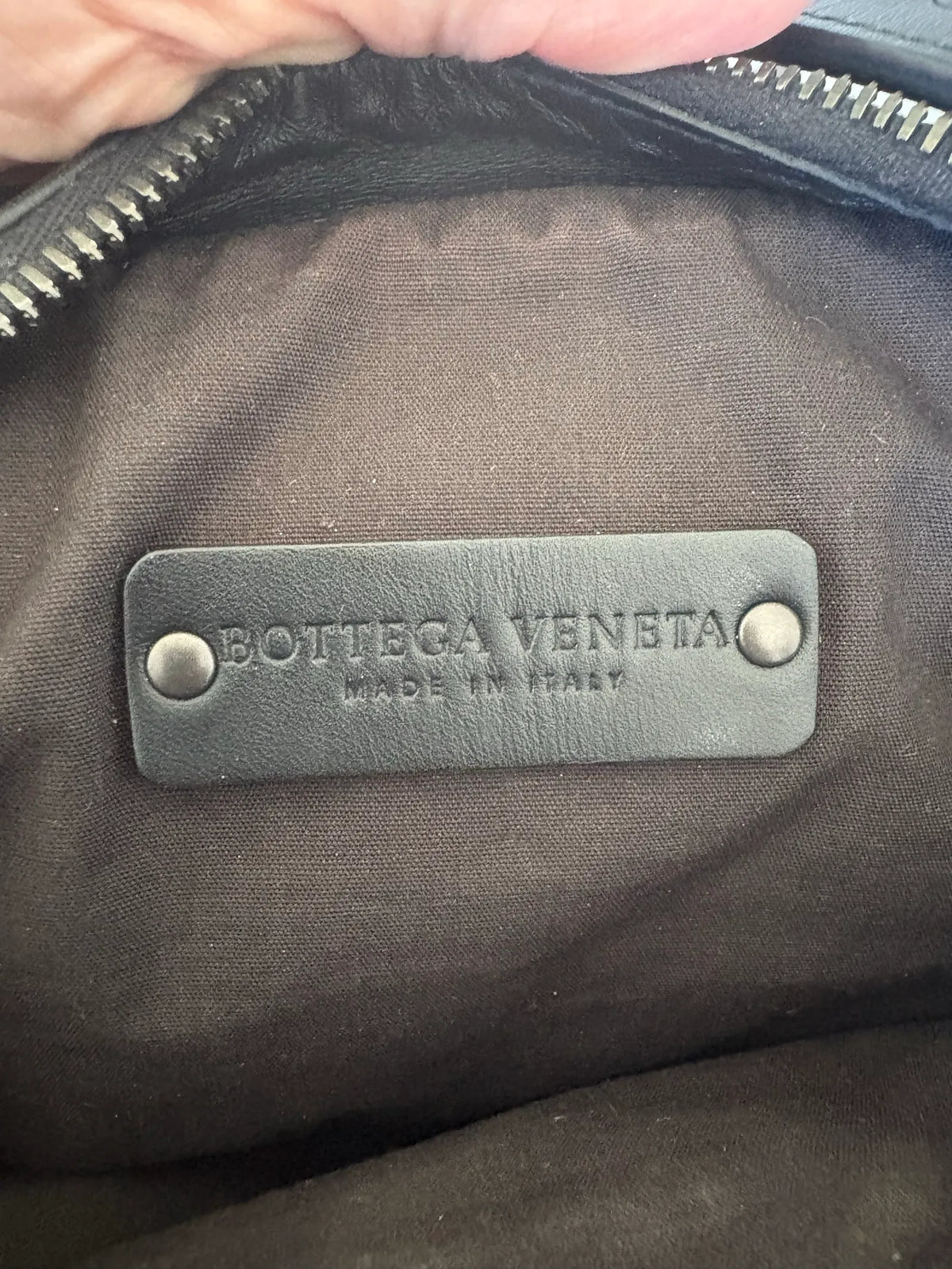Bottega Veneta Front Pocket Messenger Intrecciato Nappa Small-skinnaxelremsväska