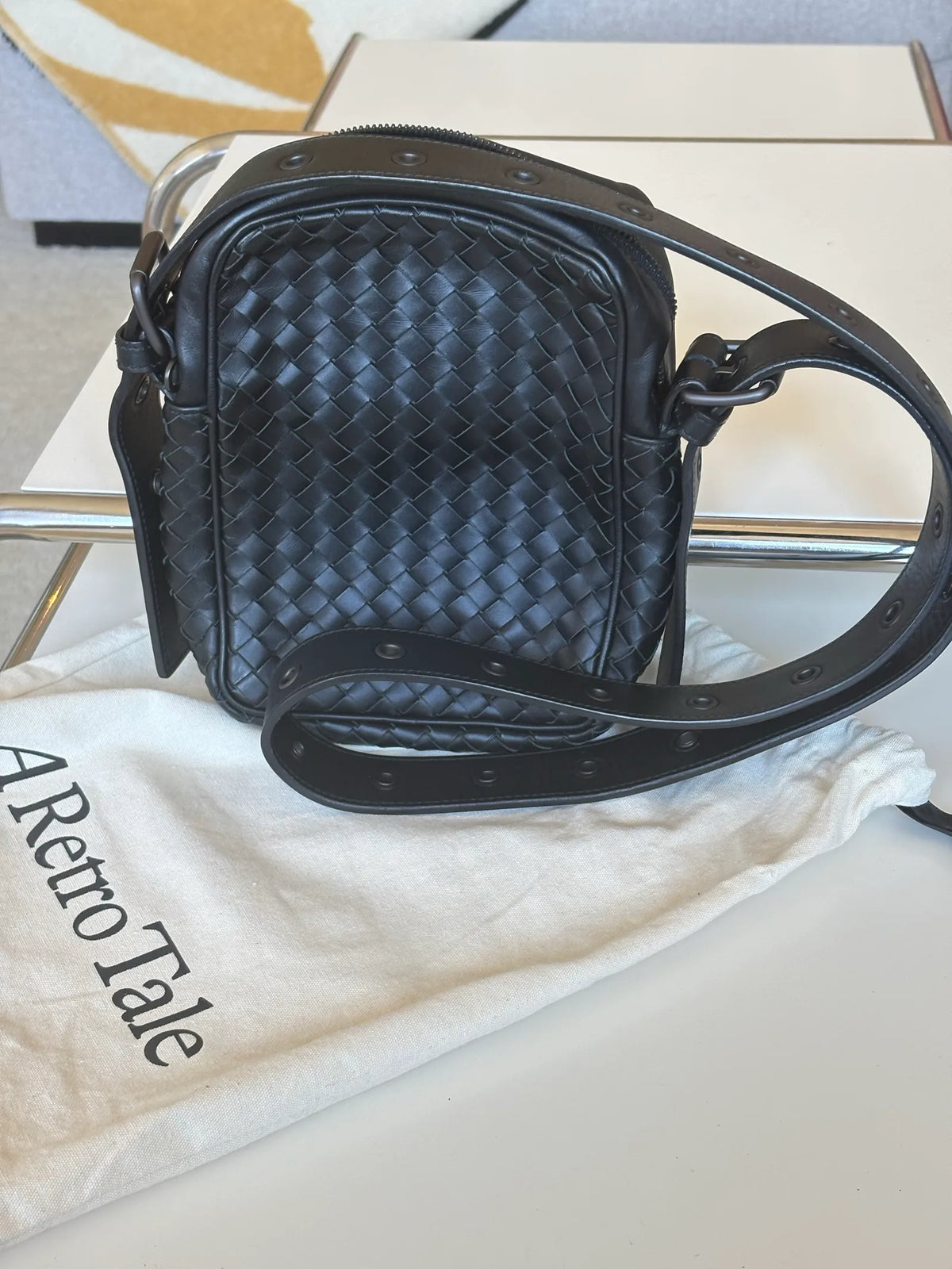 Bottega Veneta Front Pocket Messenger Intrecciato Nappa Small-skinnaxelremsväska