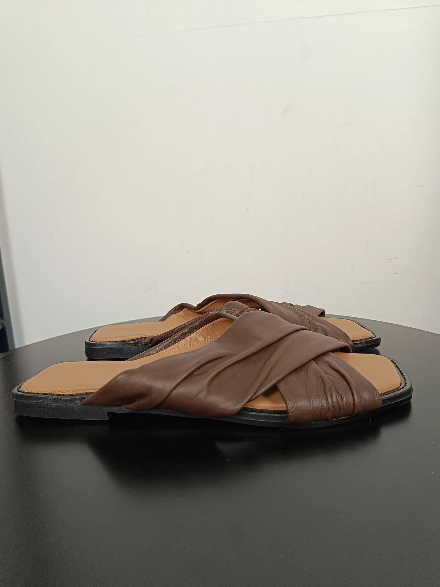 Flattered Gabriella Brown Leather-skinnsandaler