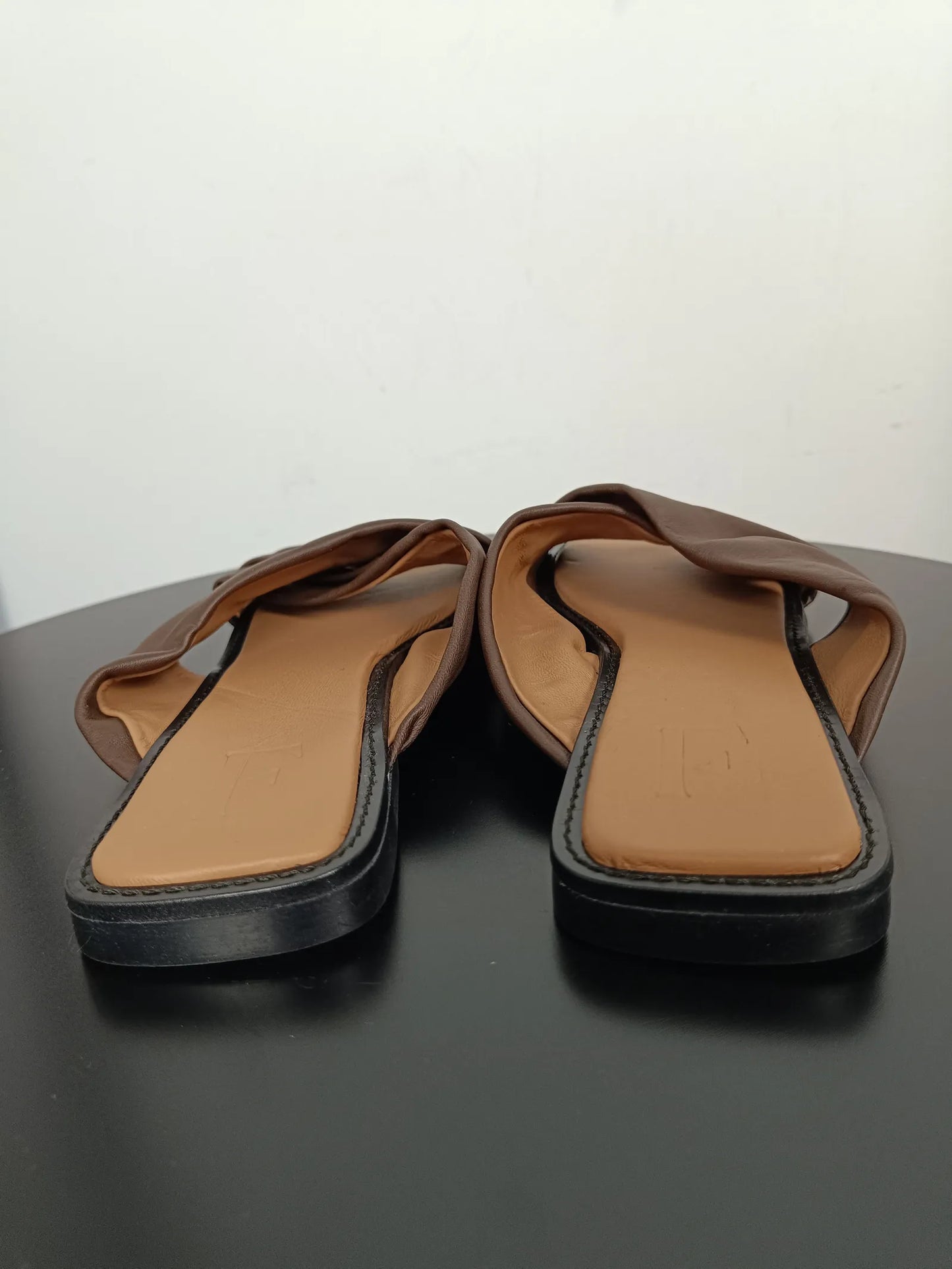 Flattered Gabriella Brown Leather-skinnsandaler