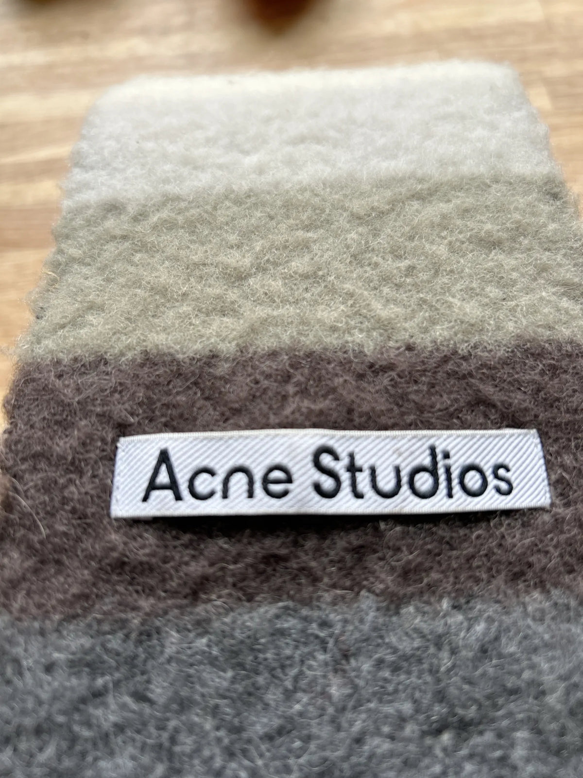 Acne Studios-ullhalsduk