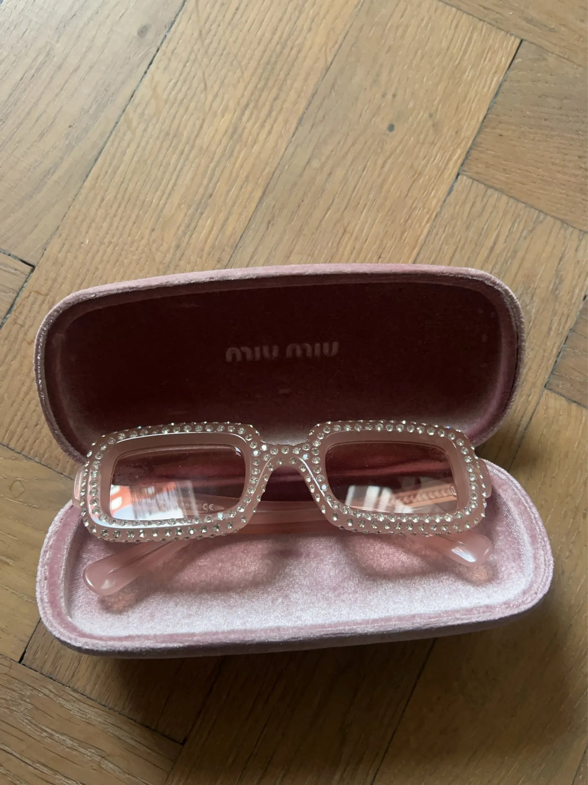 Miu Miu-solglasögon NWOT