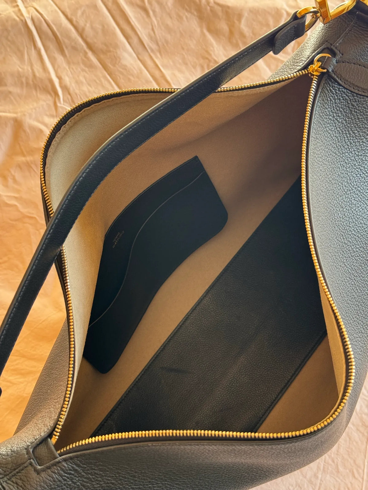 Toteme Bevel Grained-leather Black Shoulder bag