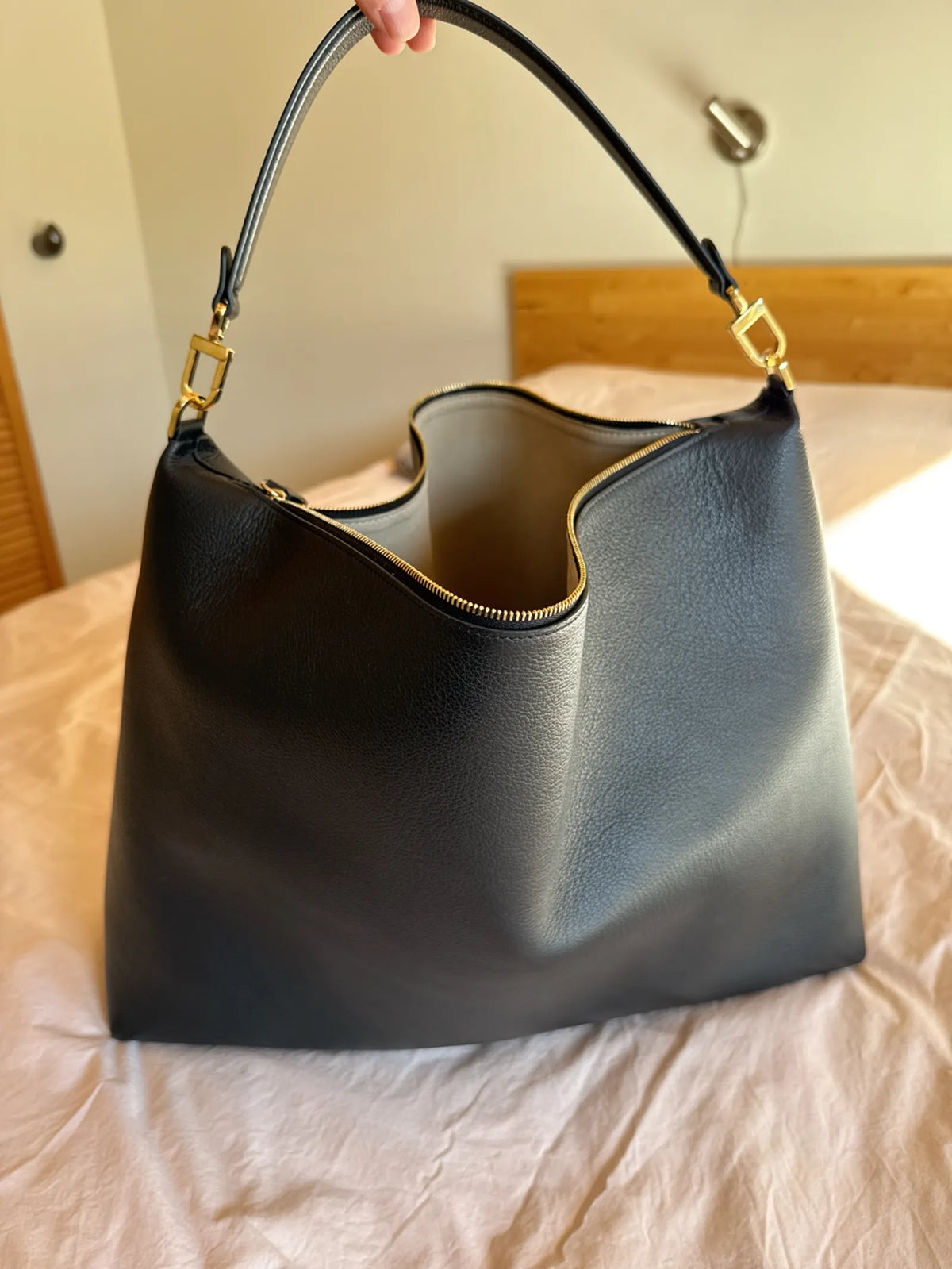 Toteme Bevel Grained-leather Black Shoulder bag