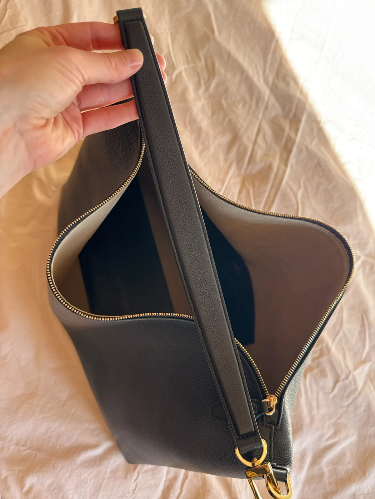 Toteme Bevel Grained-leather Black Shoulder bag