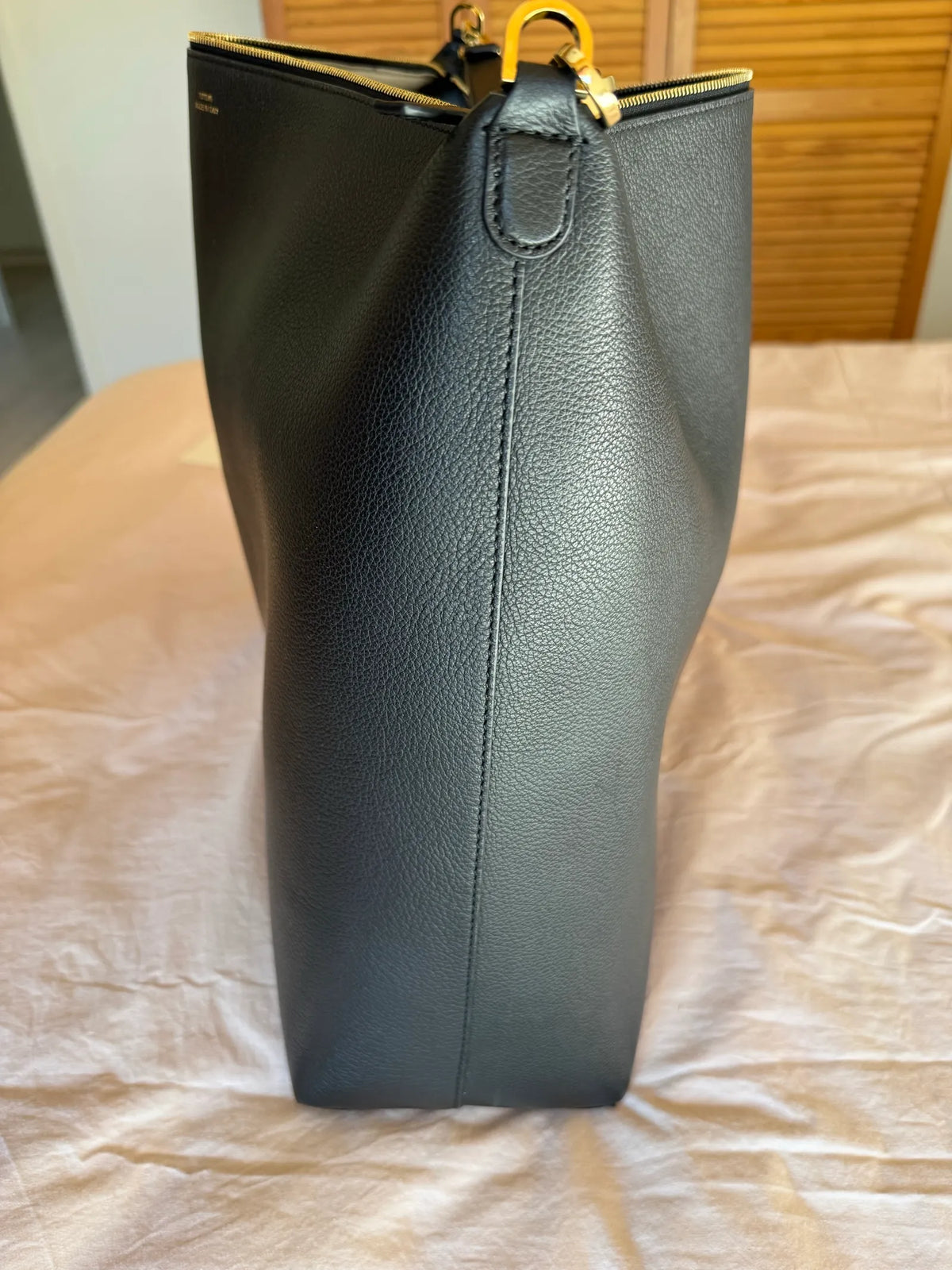 Toteme Bevel Grained-leather Black Shoulder bag