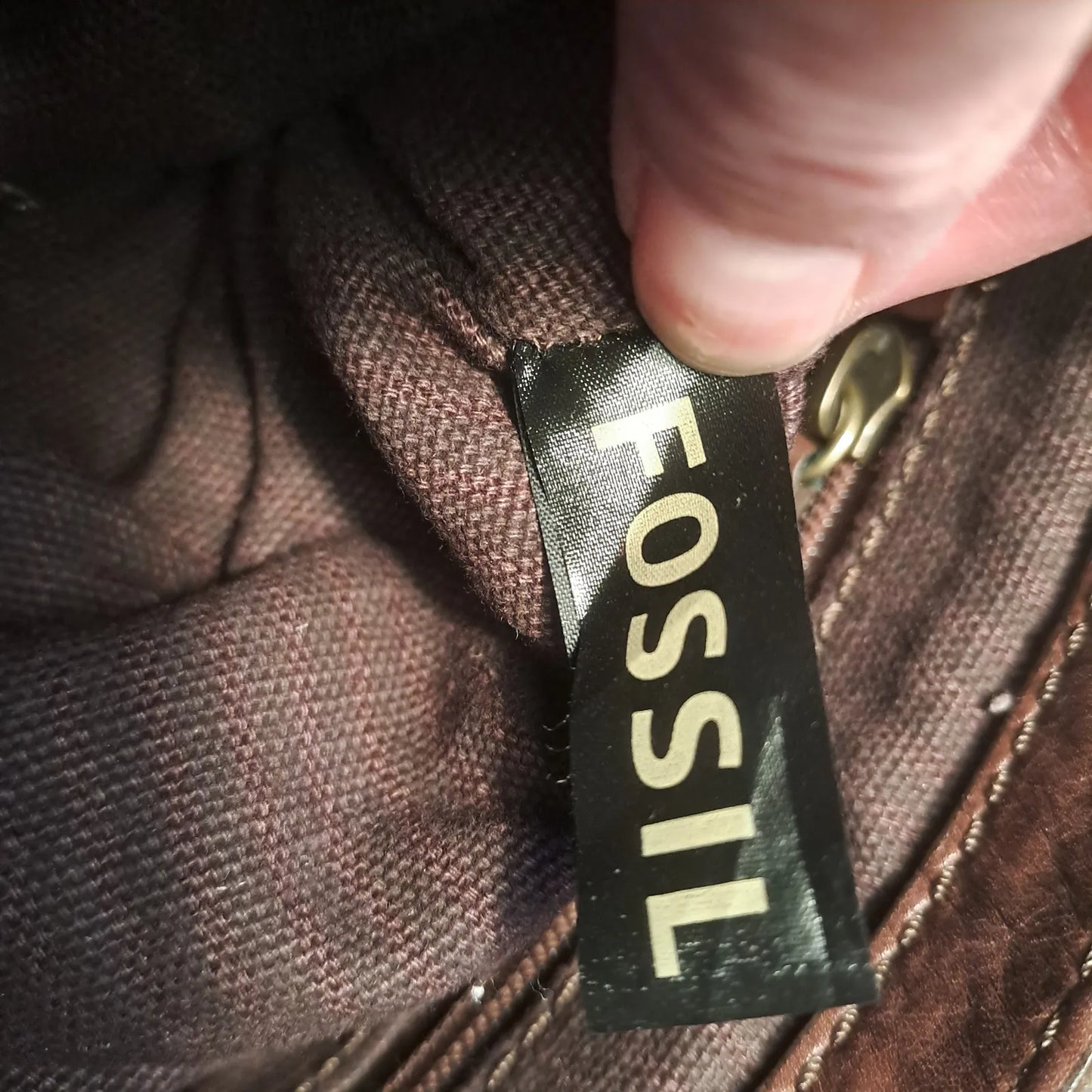 Fossil-skinnaxelremsväska