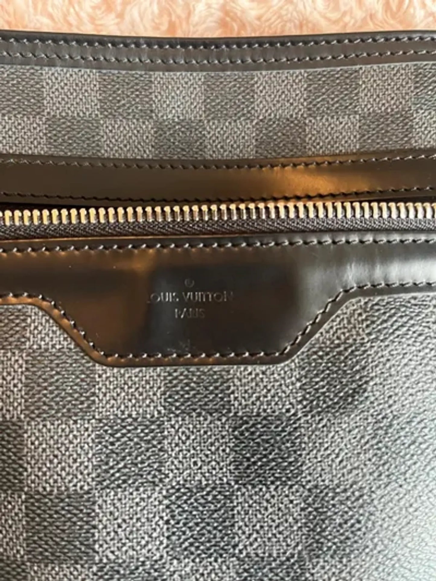 Louis Vuitton Thomas Messenger , Damier Graphite. Shoulder bag